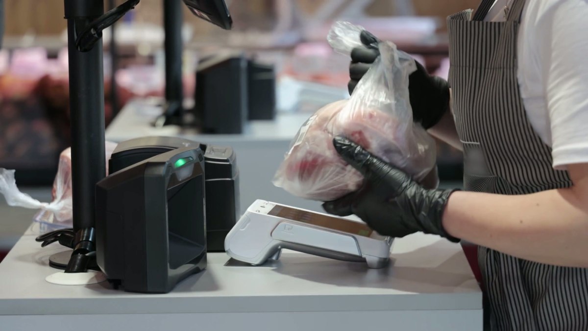 Produits alimentaires scannés dans l'épicerie d'un magasin.